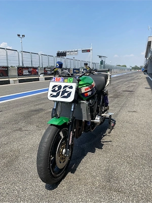 Kawasaki ZRX 1100 Rennmotorrad Bild 2