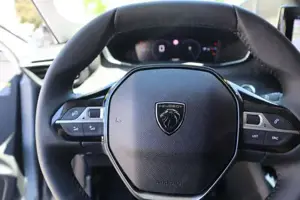 Peugeot 208 Bild 11