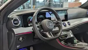 Mercedes-Benz E 300 Bild 11