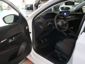 Peugeot 208 Bild 8