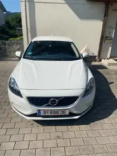 Verkaufe Volvo V40 D2 weiss Bild 2