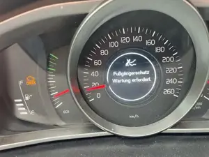 Verkaufe Volvo V40 D2 weiss Bild 3