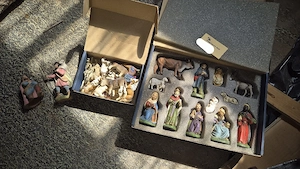 Krippe mit Figuren Bild 2