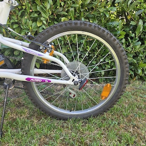 Schönes Mädchenfahrrad ikl. passender Helm Bild 3
