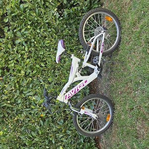 Schönes Mädchenfahrrad ikl. passender Helm