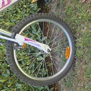 Schönes Mädchenfahrrad ikl. passender Helm Bild 2