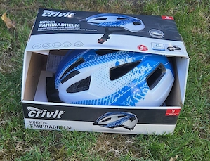 unbenützter schöner Fahrradhelm mit sportlichem Muster Bild 5