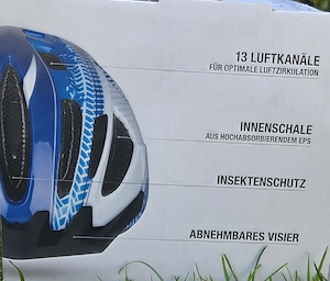 unbenützter schöner Fahrradhelm mit sportlichem Muster Bild 3