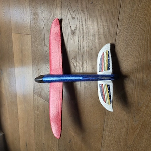 Stabieles guterhaltenes Gleitflugzeug Bild 3