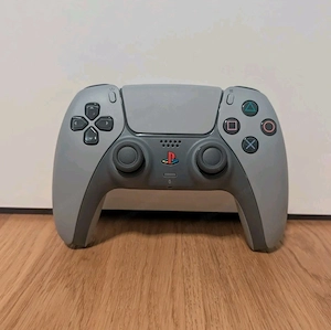 Sony Playstation 5 30th Anniverssary mit controllern Bild 2