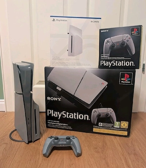 Sony Playstation 5 30th Anniverssary mit controllern