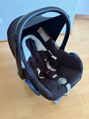 Maxi Cosi Babyschale mit Isofix Station