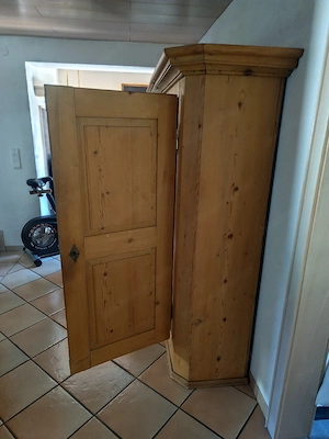Schrank alt Bild 3