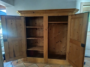Schrank alt Bild 2