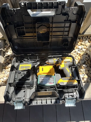 Dewalt Profi Akkuschrauber, 18v, 2 Akkus, Schnellladegerät, T-Stack Box, Bürstenloser Motor