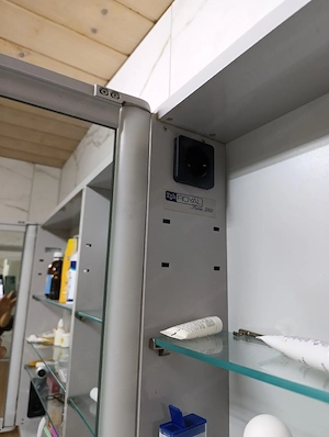 Spiegelschrank 100cm, 2 Türe, 4 Spiegel- Beide Türe sind doppelbespiegelt Bild 6