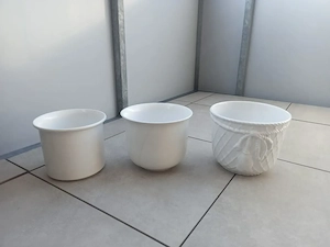 Verschenke 3 weiße Übertöpfe