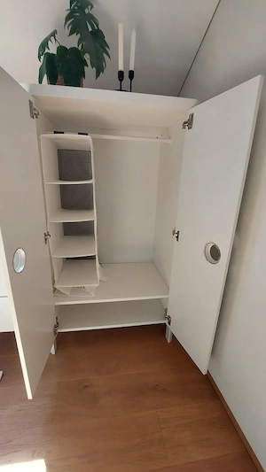 Kleiderschrank Bild 2