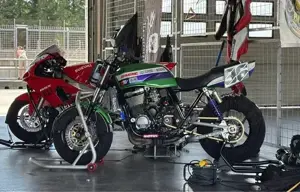 Kawasaki ZRX 1100 Rennmotorrad Bild 4