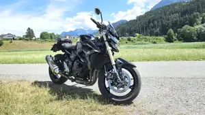 Suzuki GSR 750 Naked Bike Bild 8
