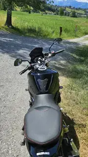 Suzuki GSR 750 Naked Bike Bild 2