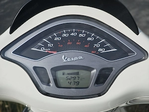 Vespa Sprint 50 4T   weiß, sehr gepflegt, unfallfrei (5.300 km vorgeführt bis 08 27) Bild 2
