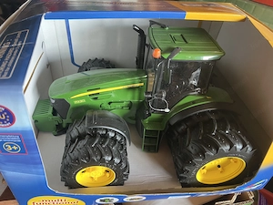 Bruder John Deere 7930 Neu