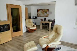 Großzügig geschnittene 2-Zimmerwohnung in Muntlix, zentral und ruhig gelegen Bild 4