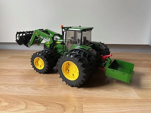 Bruder John Deere 7930 Bild 3