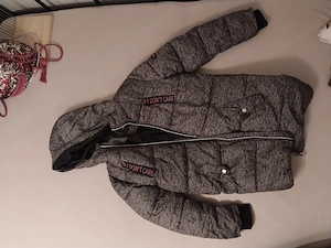 Graue Winterjacke