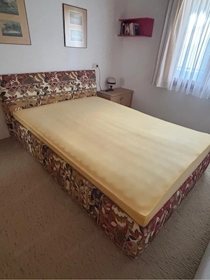 Bett mit Matraze Bild 2