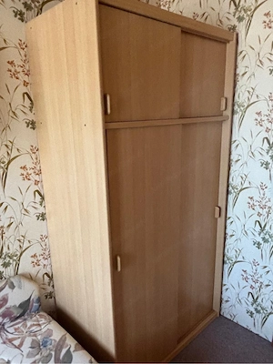 Kleiderschrank  Bild 2