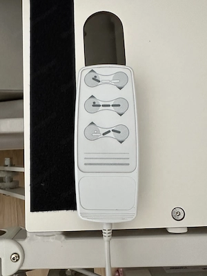 Elektrisches Pflegebett Bild 2