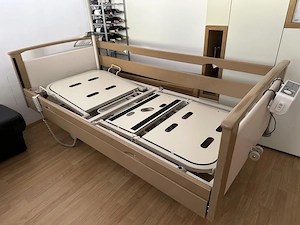 Elektrisches Pflegebett Bild 4