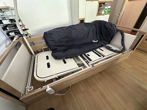Elektrisches Pflegebett Bild 5