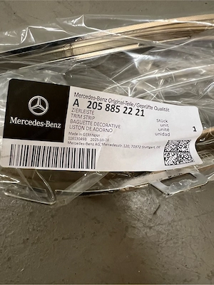 Auspuffblende Mercedes A Klasse W177  Bild 2