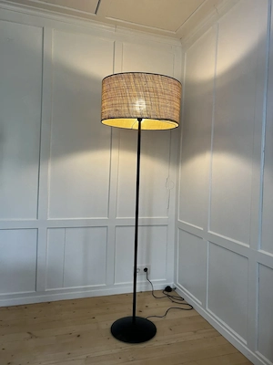 Miliboo Rattan-Stehlampe   Schwarz Natur   Neuwertig Bild 5