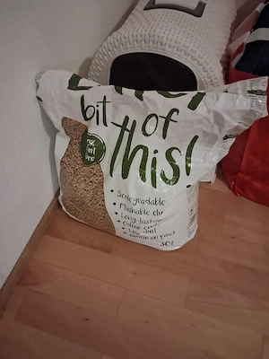 Katzenzubehör (Katzenklo, Katzenfutterautomat usw.)