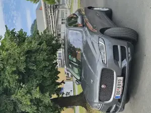 Jaguar F-Pace Bild 2