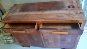 alte kommode ca. 1906 jahrgang massivholz furniert, rundum beschädigtes furnier Bild 4
