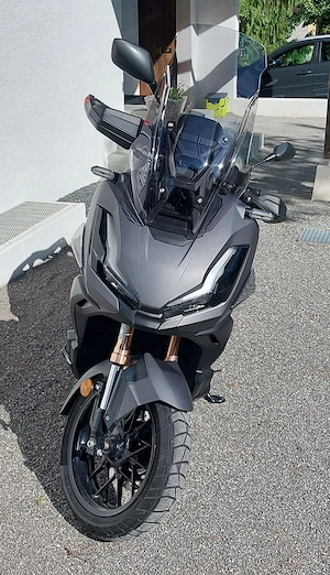 Honda ADV350A mattgrau mit Original Topcase zu verkaufen Bild 3