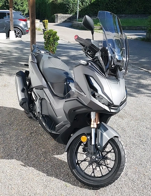 Honda ADV350A mattgrau mit Original Topcase zu verkaufen Bild 2