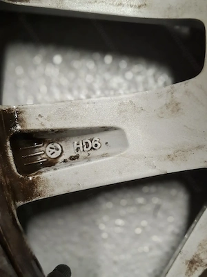 vw felgen mit reifen ( reifen sind abgefahren) Bild 4