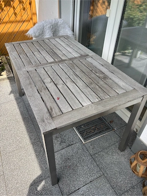 Gartentisch mit 5 Stühle