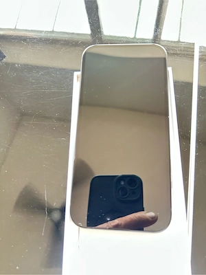 iPhone 15 schwarz Bild 3