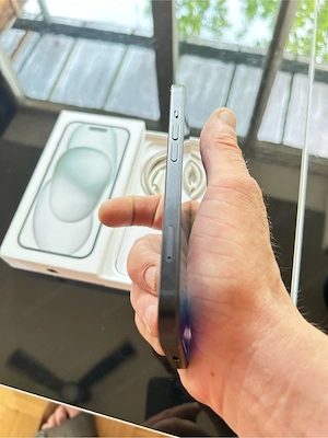 iPhone 15 schwarz Bild 7