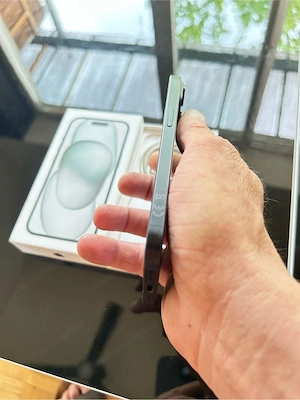 iPhone 15 schwarz Bild 8
