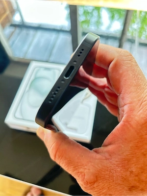 iPhone 15 schwarz Bild 9