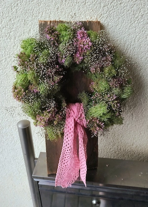 Deko Naturkranz auf Holz  Bild 2
