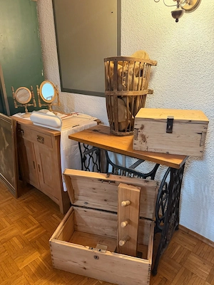 Schöne Kommoden und Truhen Bild 3